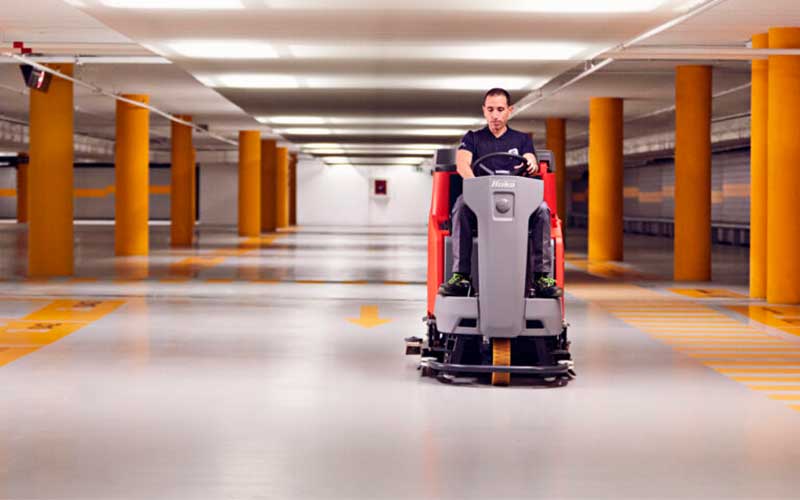 puliendo estacionamiento